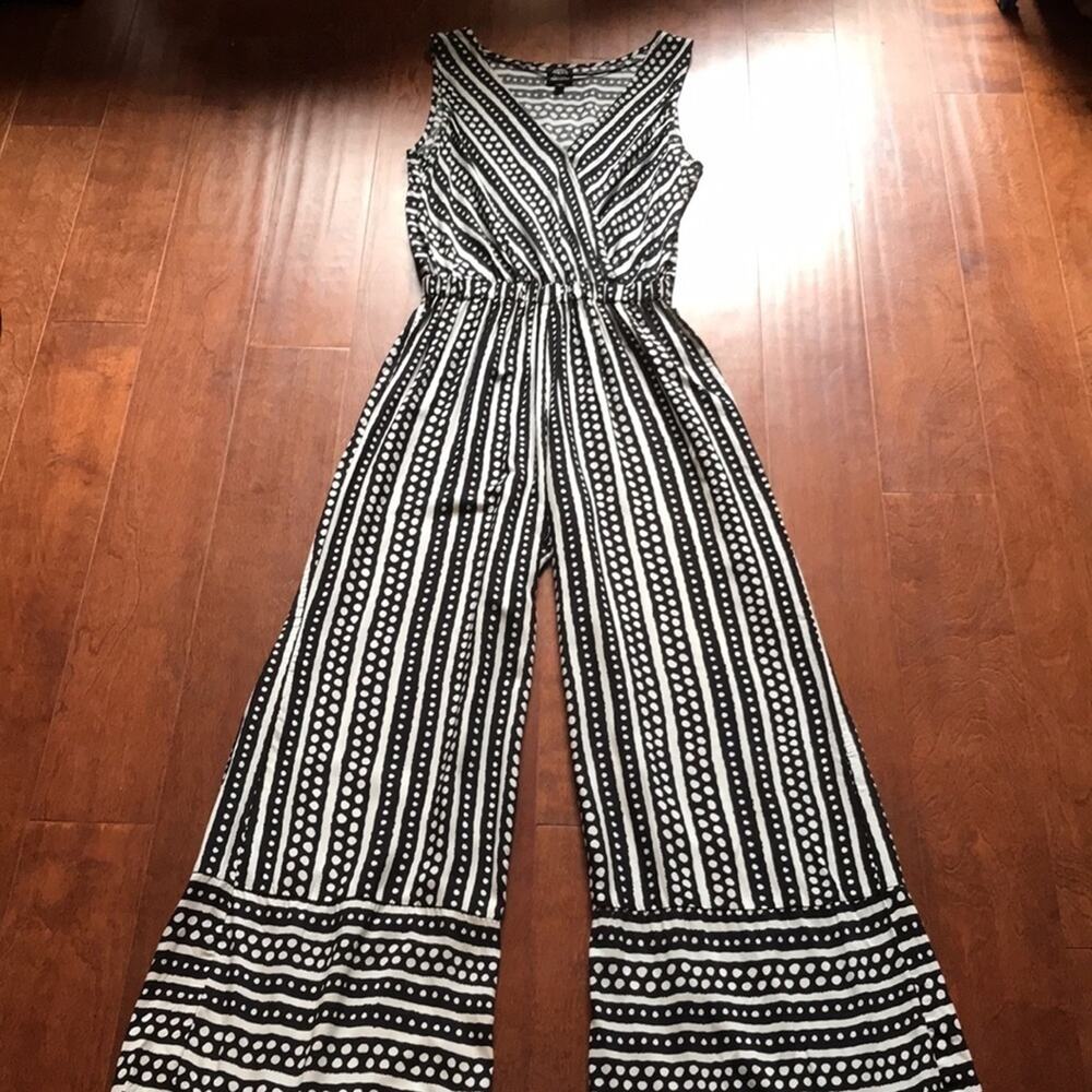 Bobeau Jumpsuit, Black and White Batik Type Pattern, Sleeveless V Neck, Size S
